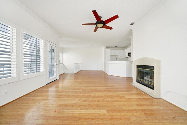 Foto del edificio - Newport Coast gated community, available now