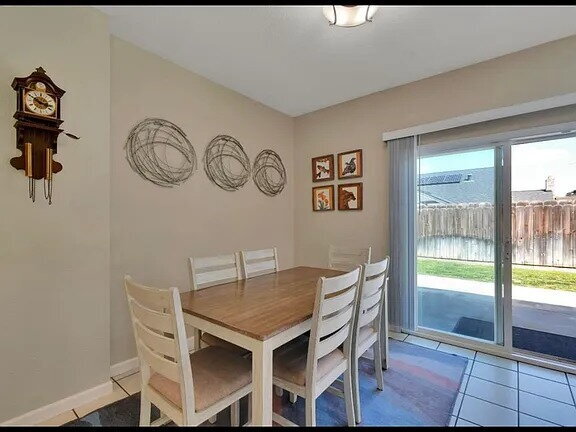 Foto del edificio - Home is situated in a desirable neighborhood