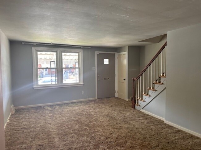 Building Photo - Harrisburg School District 3 bedroom, 2 ba...