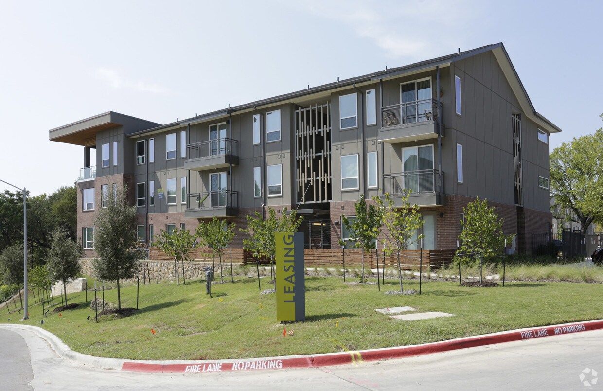 The Scenic at River East Apartments Fort Worth, TX