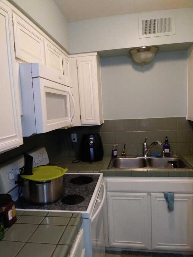 Building Photo - 45270 Panorama Dr