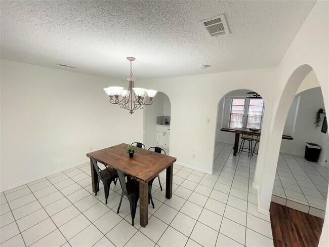 Building Photo - 4405 Longacres Ct
