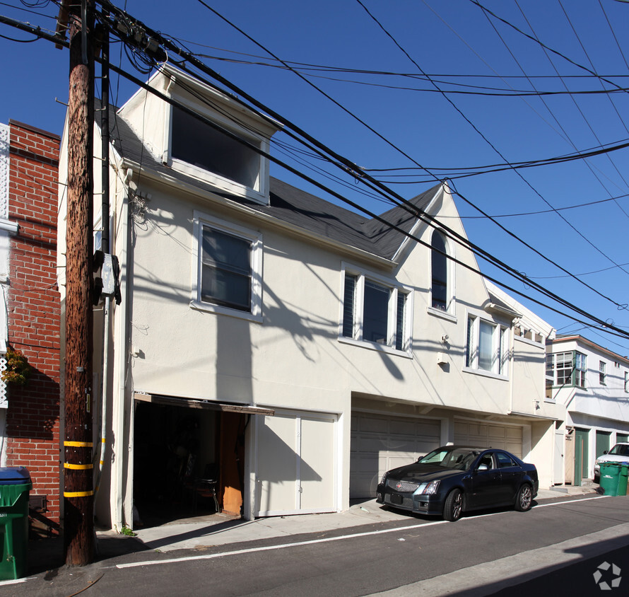 Foto del edificio - 217 Cypress Dr