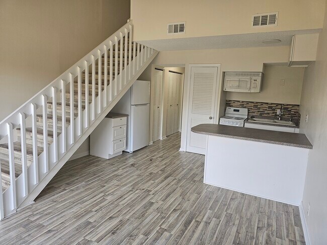 Building Photo - 1255 Ponce Island Dr