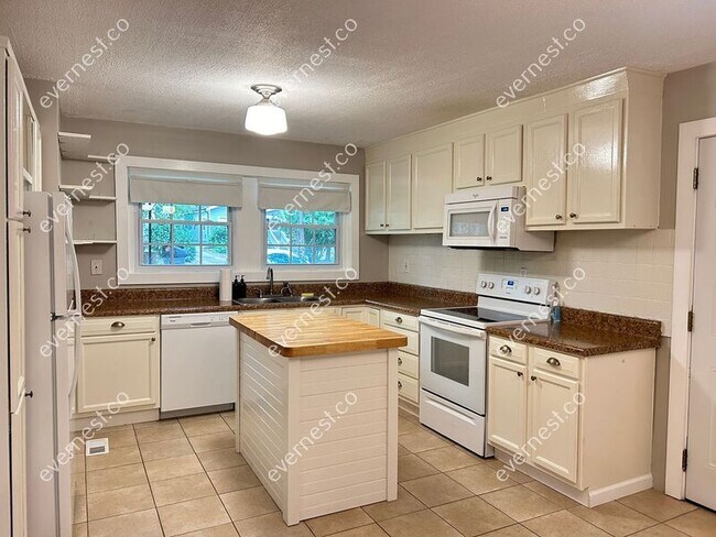 Foto del edificio - 335 Moreland Way