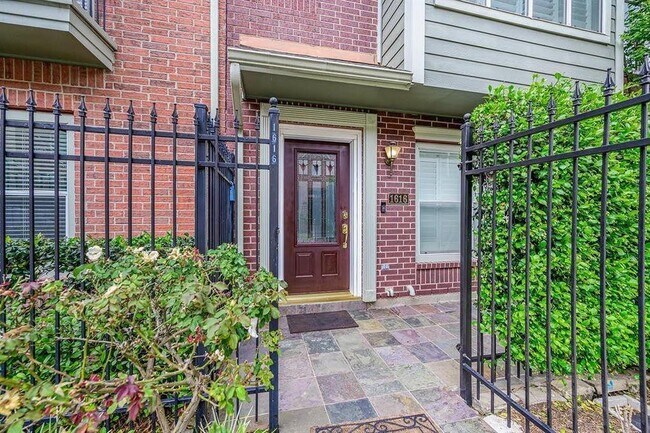 Foto del edificio - 1616 Sutton St