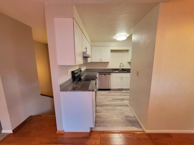 Foto del edificio - 15057-15063 Boones Way