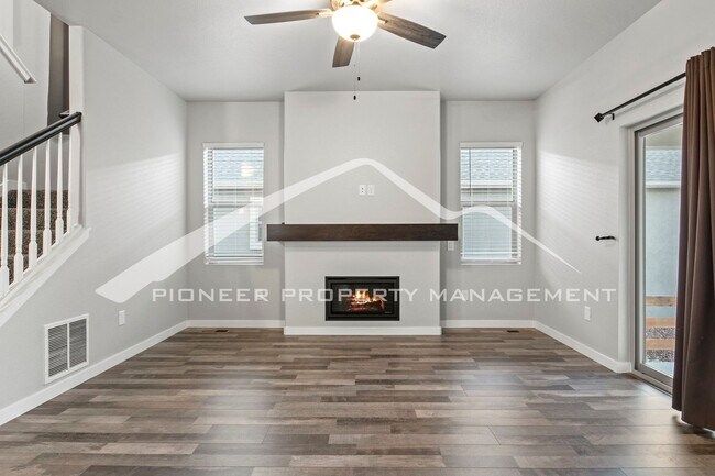 Foto del edificio - Elegant 3-Bed, 2.5-Bath Home with AC, 2-Car Garage, and Private Yard in Renaissance at Indigo Ranch