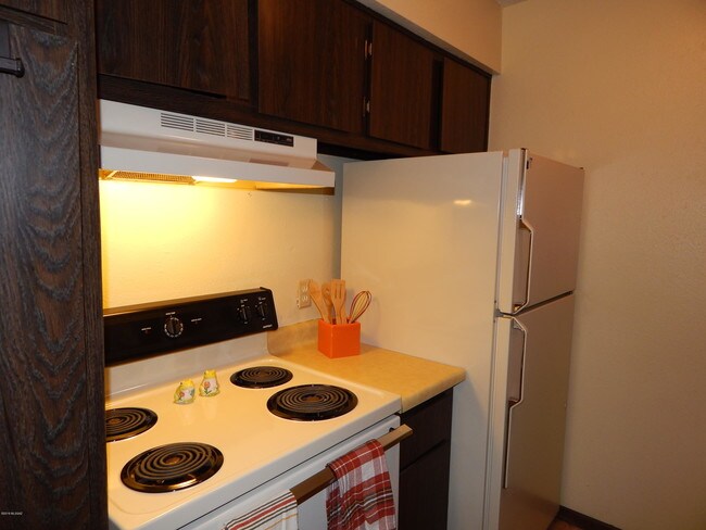Building Photo - 6321 N Barcelona Ct