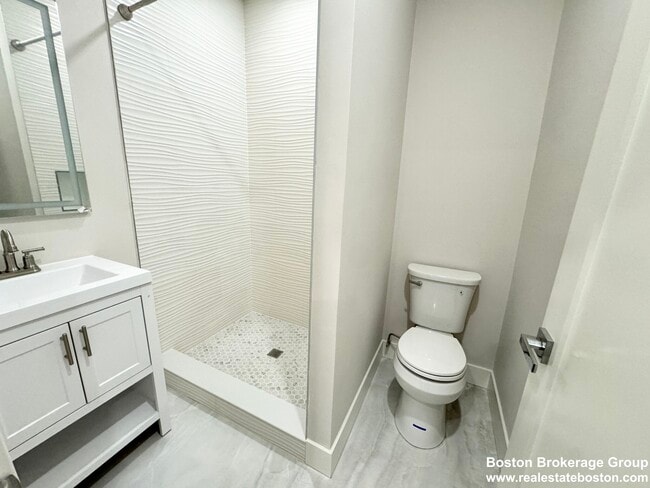 Foto del edificio - 147 E Cottage St