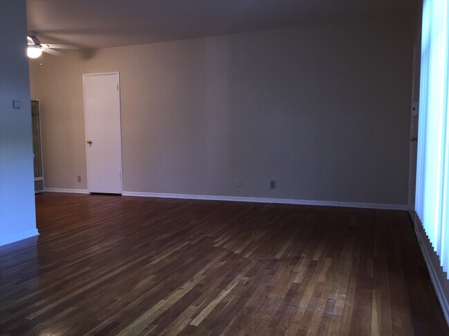 Foto del edificio - 1710 Laurel Canyon Blvd