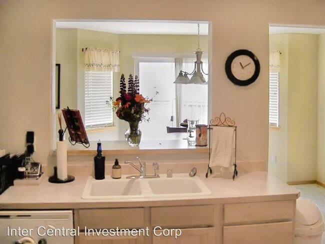 Foto del edificio - 3 br, 2.5 bath House - 13425 33rd Ave SE