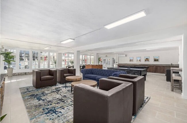 Foto del edificio - Fully Equipped Aparthotel! Tour Today and ask about our amenity package!