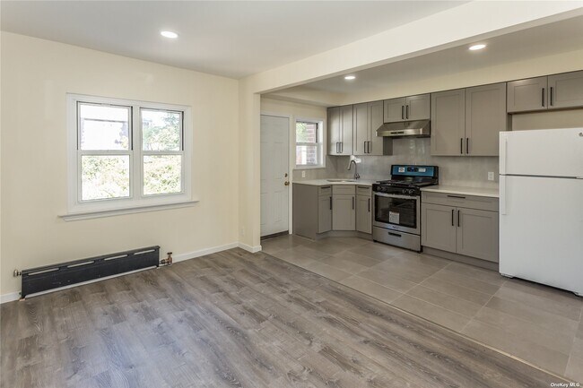 Foto del edificio - 59-44 Parsons Blvd