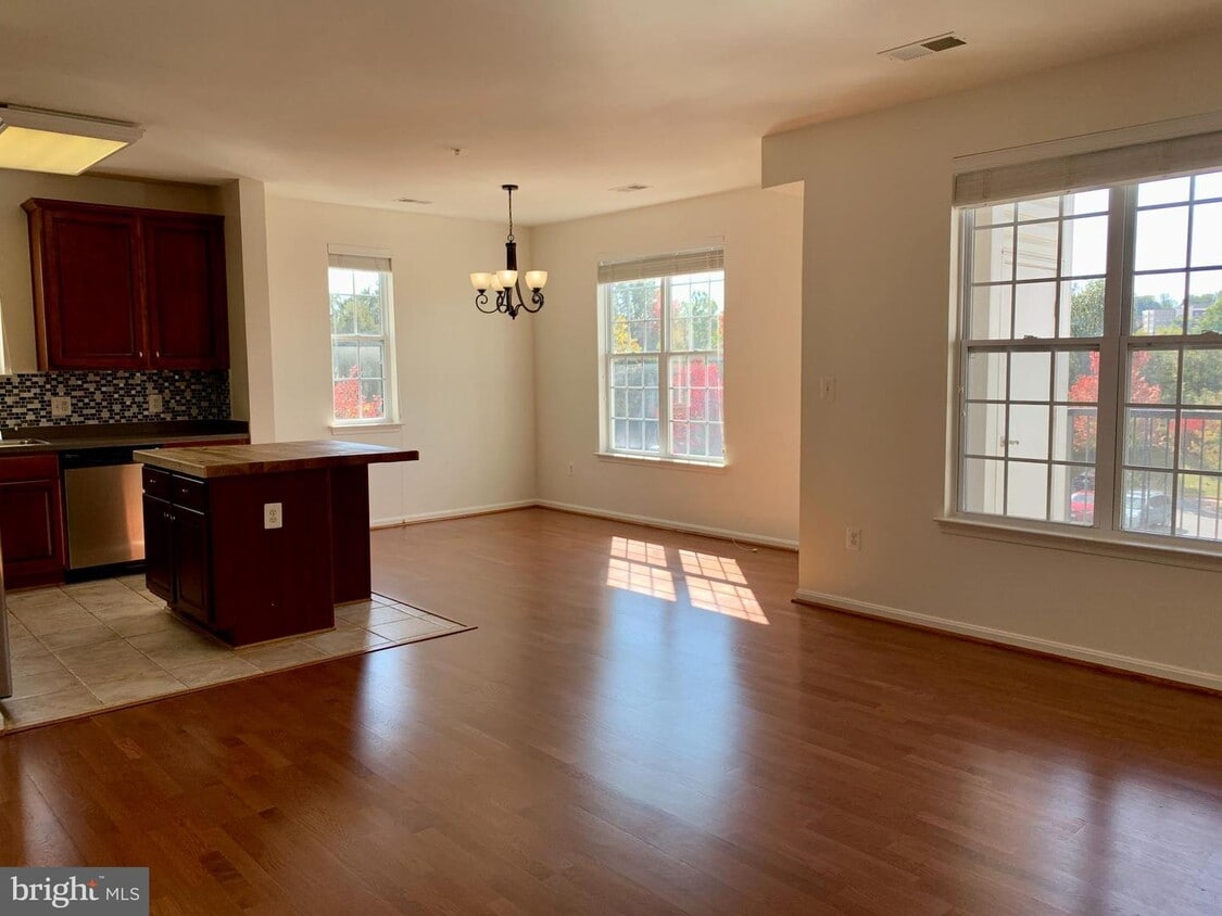 21228 McFadden Square Unit 313, Sterling, VA 20165 Room for Rent in