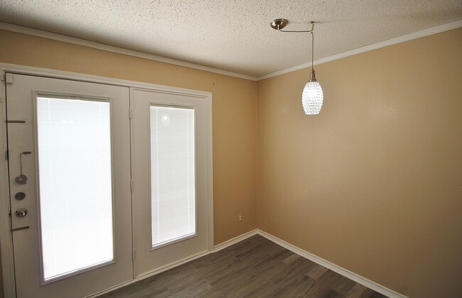 Building Photo - NEW AND UPDATED LISTING! Updated 2-Story 2...