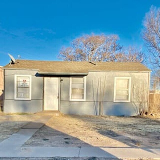 Building Photo - $0 First Month's Rent / $0 Deposit at Move-in