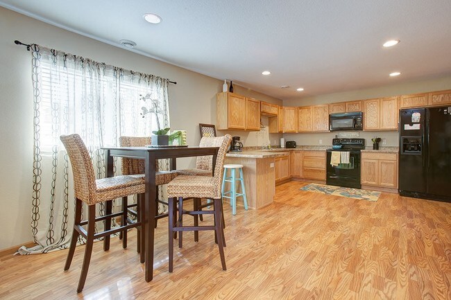 Cocina comedor - Park Place Townhomes