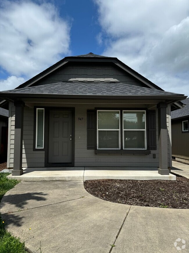 Building Photo - 947 S Goshen-Divide Hwy