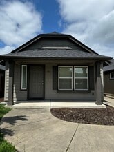Building Photo - 947 S Goshen-Divide Hwy
