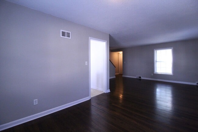 Building Photo - September FREE On This 2 Bedroom 2 Bath Du...