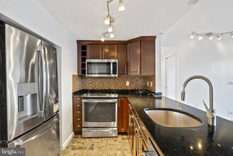 Building Photo - 1530 Key Blvd