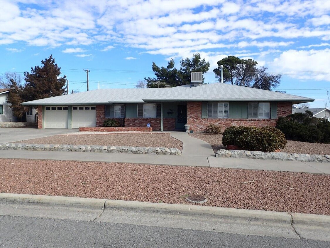 Primary Photo - 10017 Album Ave