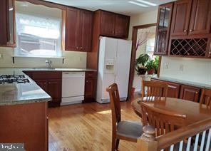 Foto del edificio - 4 Albertson Blvd