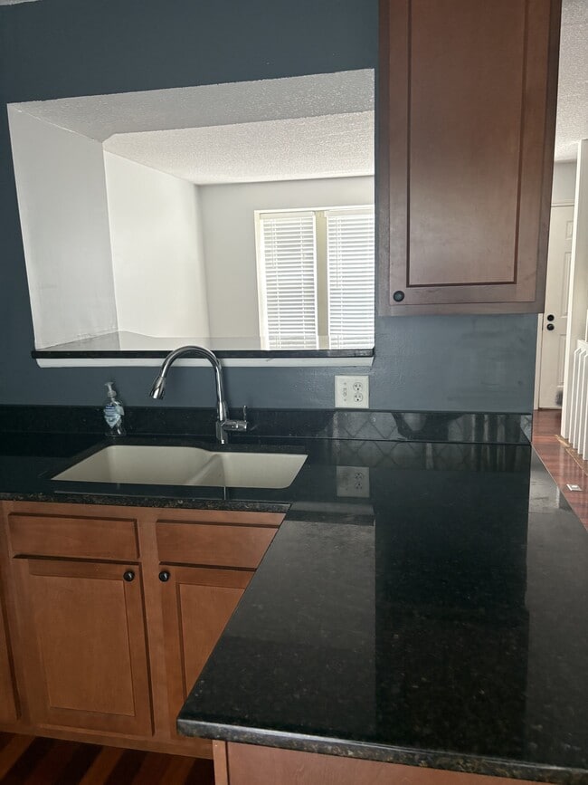 Foto del edificio - 7864 Barkwood Dr