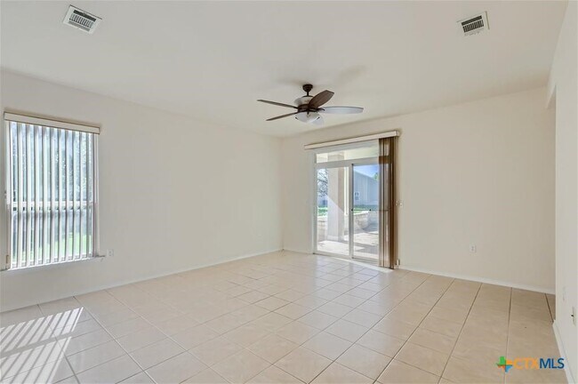 Foto del edificio - 212 Summer Rd