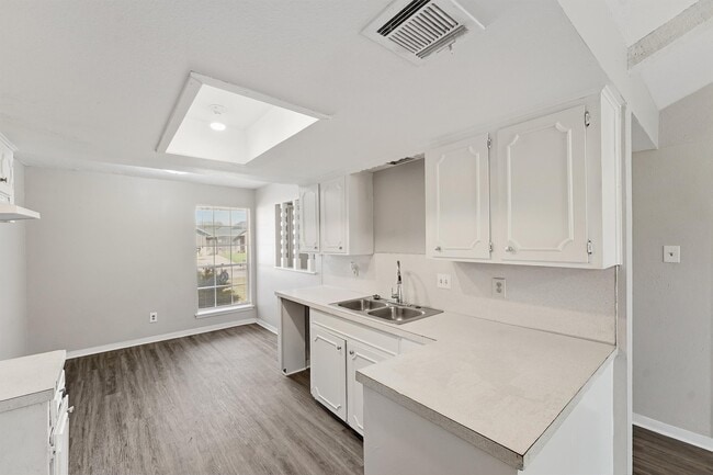 Building Photo - 10407 Lantry Way