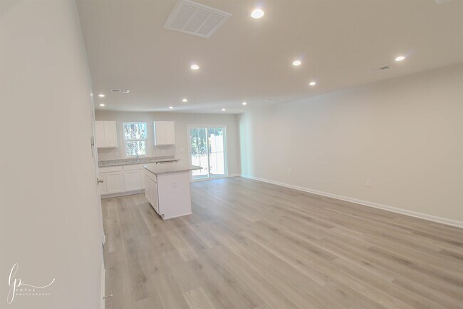 Building Photo - 237 Christiana Ln