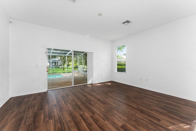 Foto del edificio - 3-Bedroom, 3-Bath Townhouse in Four Corners of Clermont – Close to Disney