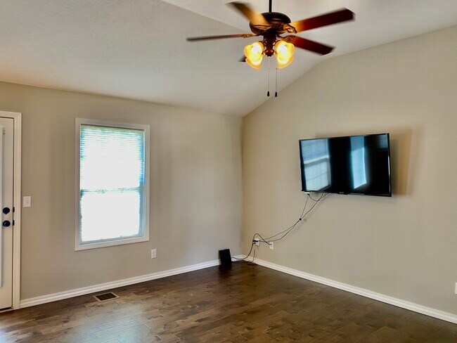 Building Photo - 874 E Ozark Jubilee Dr