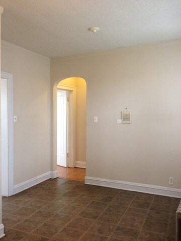 Building Photo - 11107 S Emerald Ave
