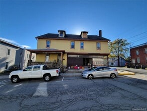 Building Photo - 204 Main St