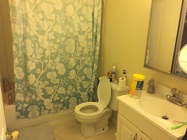Foto del edificio - 2 br, 1 bath  - 201 N Ashley St # 1 #1