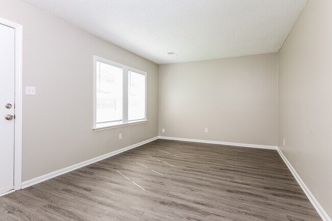 Foto del edificio - 102 Bluebell Ave