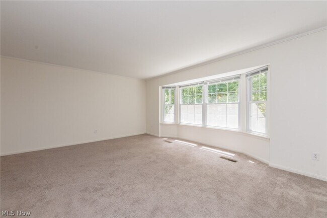 Foto del edificio - 7020 Carriage Hill Dr