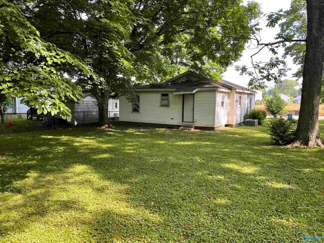 Building Photo - 2509 Freeman Rd SW
