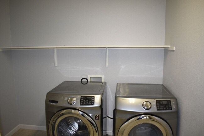 Foto del edificio - 3113 Lea Sterling Way