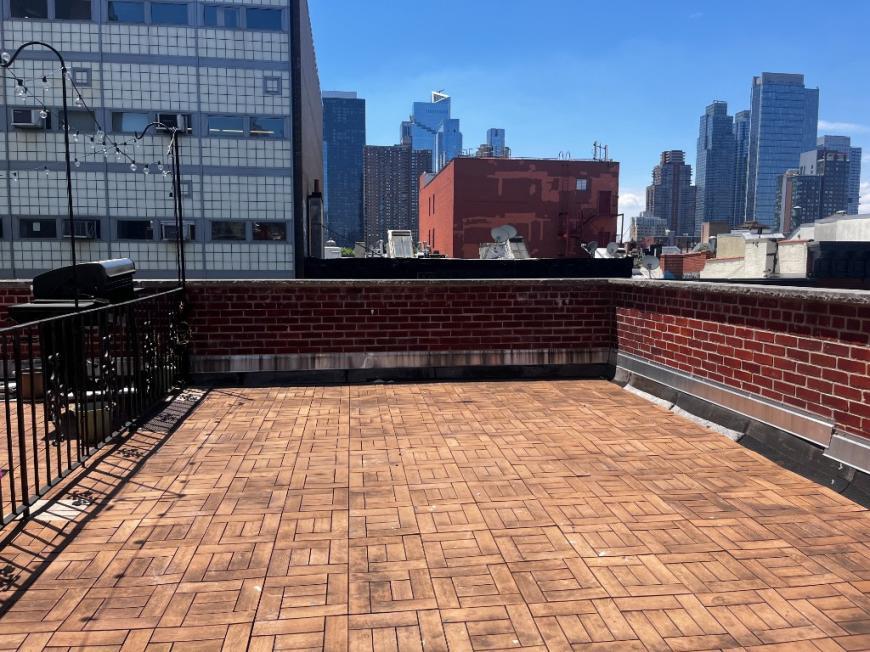 Foto principal - 3 bedroom in New York NY 10019