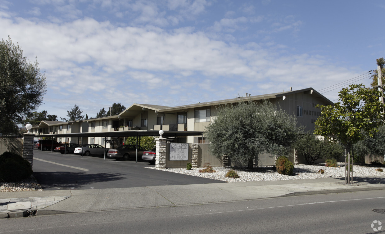 Primary Photo - The Parthenon Apts