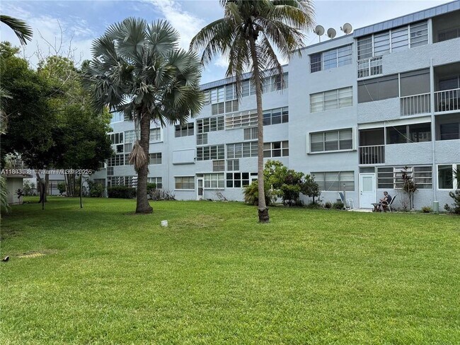 Foto del edificio - 1333 E Hallandale Beach Blvd