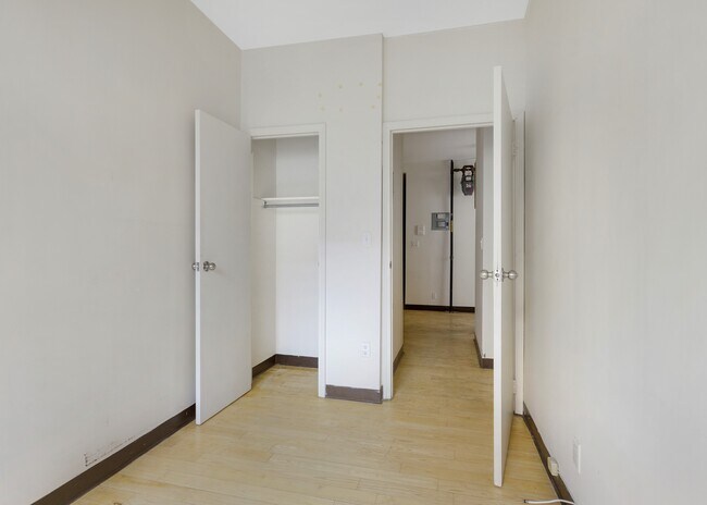 Building Photo - 398 E 52nd St