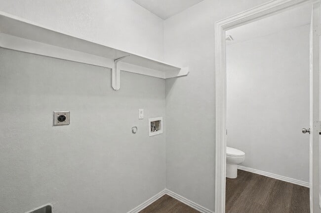 Foto del edificio - 4021 Preferred Pl