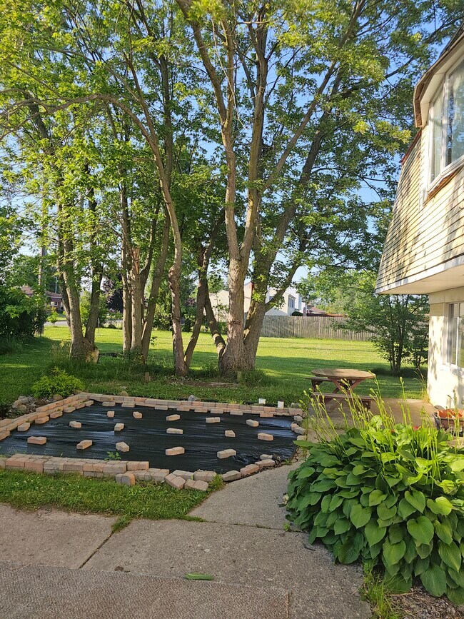 Foto del edificio - 19 Lloyd Dr