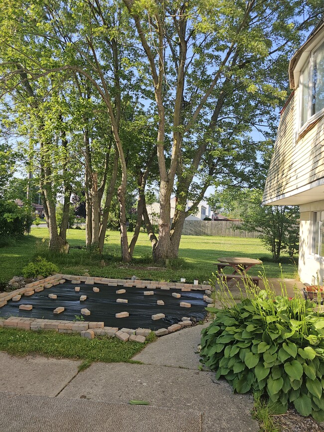 Building Photo - 19 Lloyd Dr