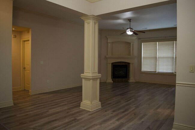 Foto del edificio - Marvelous 3 Bedroom House In Mill Creek Ma...