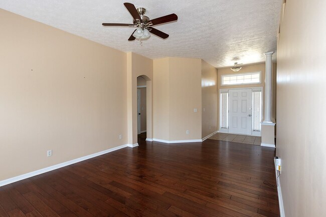 Foto del edificio - Home for rent in Hghland Ridge